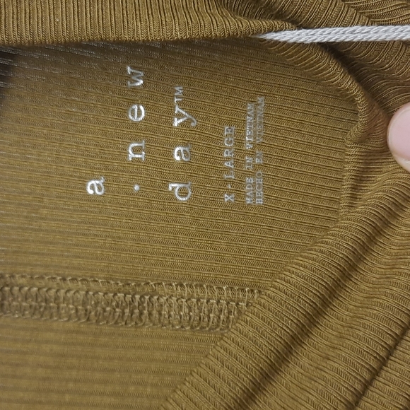 A new day mock shirt - Picture 3 of 3